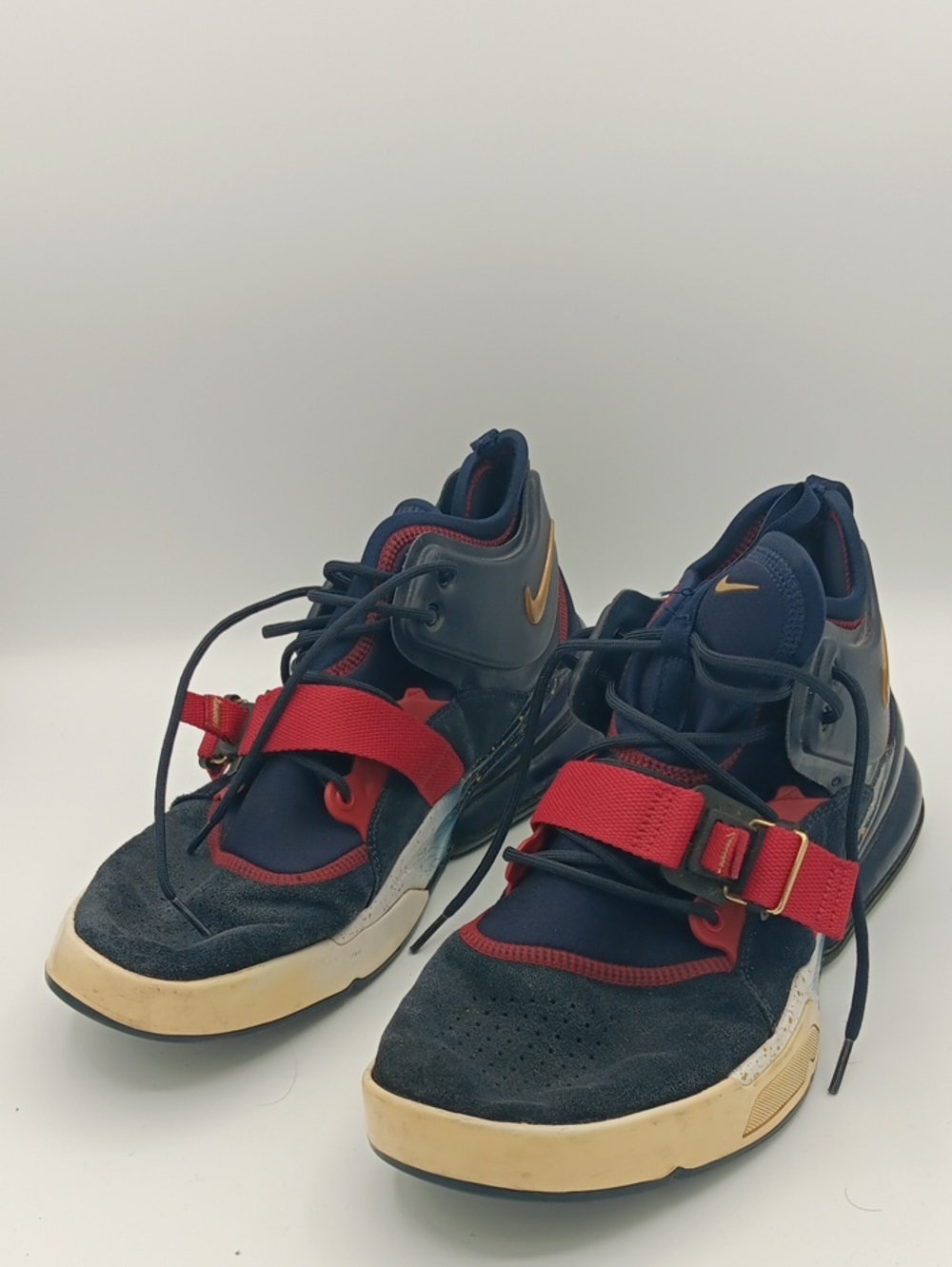 Nike Mens Air Firce 270 Navy Sneakers with Red Straps and Gold Swoosh. Size 13